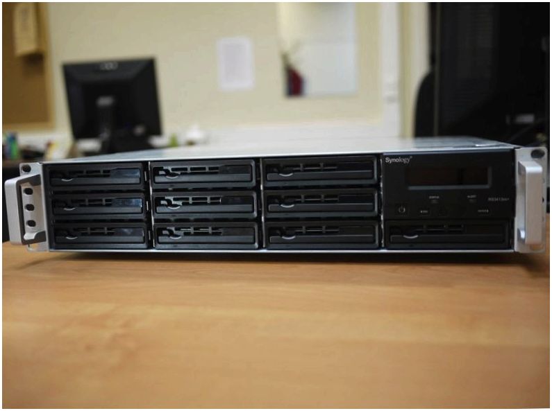 Обзор системы хранения данных Synology RS3413xs+