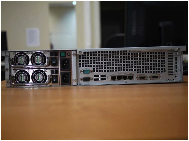 Обзор системы хранения данных Synology RS3413xs+
