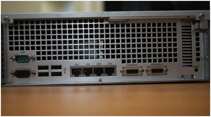 Обзор системы хранения данных Synology RS3413xs+