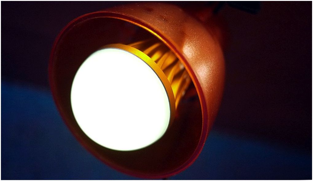 Обзор умной светодиодной Bluetooth-лампы Luminous Smart Bulb (обзор, умный, светодиодной, bluetooth-лампы, luminous, smart) Обзор умной светодиодной Bluetooth-лампы Luminous Smart Bulb