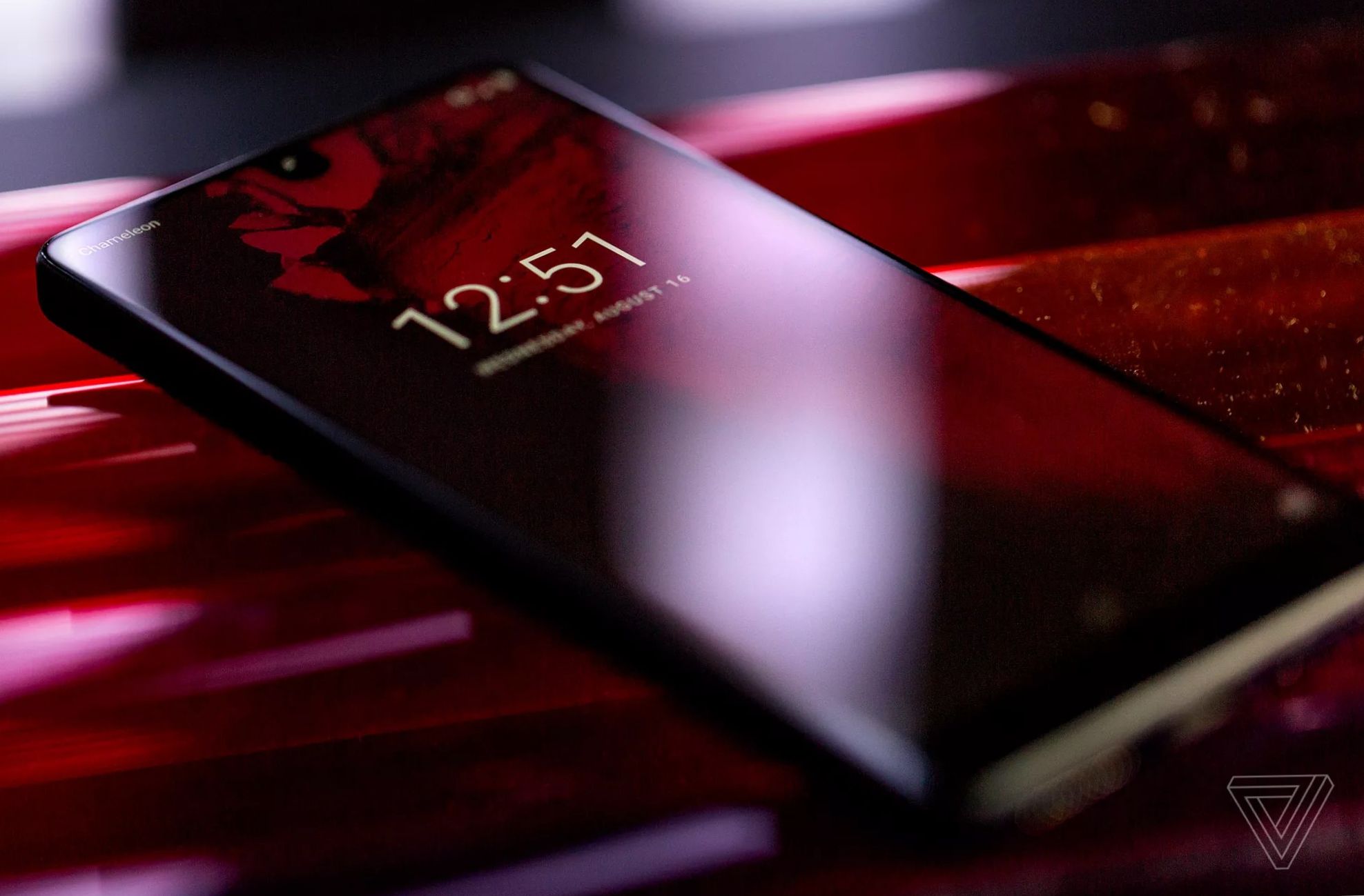 Смартфон от "отца" Android: вышел первый обзор Essential Phone
