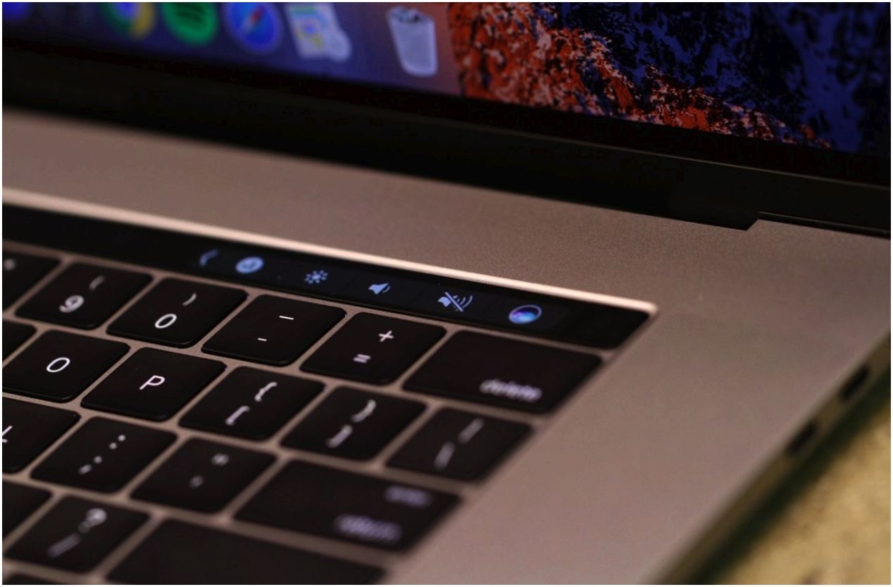 Обзор обзоров: MacBook Pro с тачбаром (обзор, macbook, тачбаром, MacBook 2018) Обзор обзоров: MacBook Pro с тачбаром