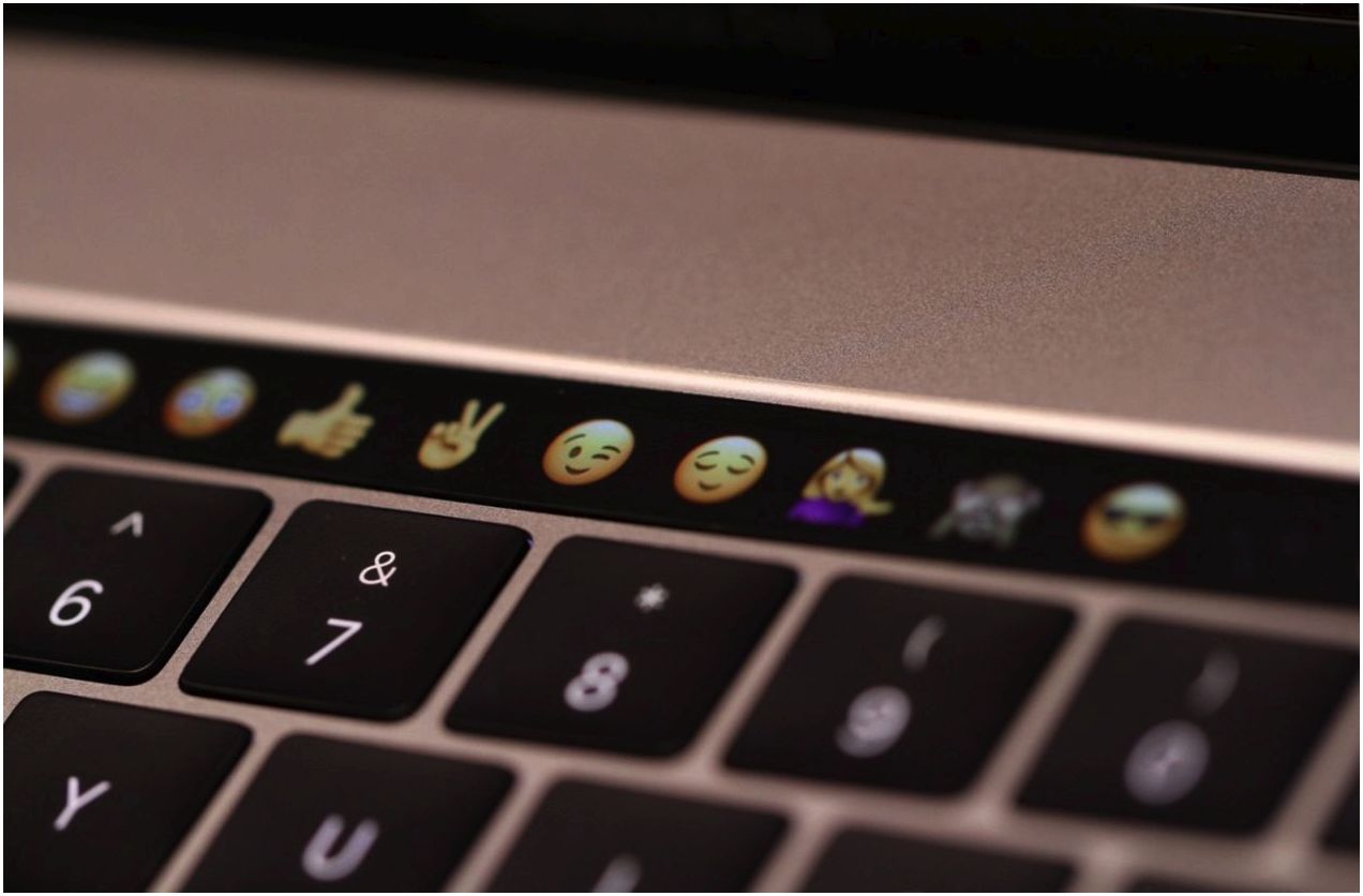 Обзор обзоров: MacBook Pro с тачбаром (обзор, macbook, тачбаром, MacBook 2018) Обзор обзоров: MacBook Pro с тачбаром
