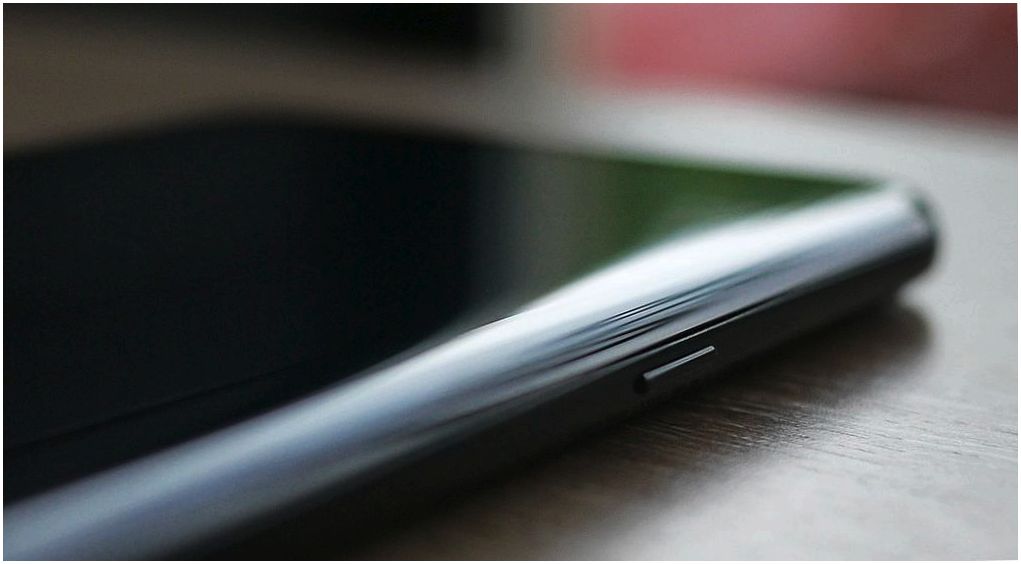Обзор смартфона Samsung Galaxy S8+: выходя за рамки
