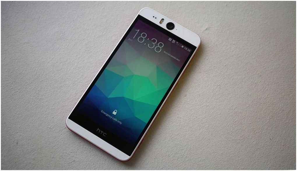 Обзор смартфона HTC Desire Eye: самый "глазастый"