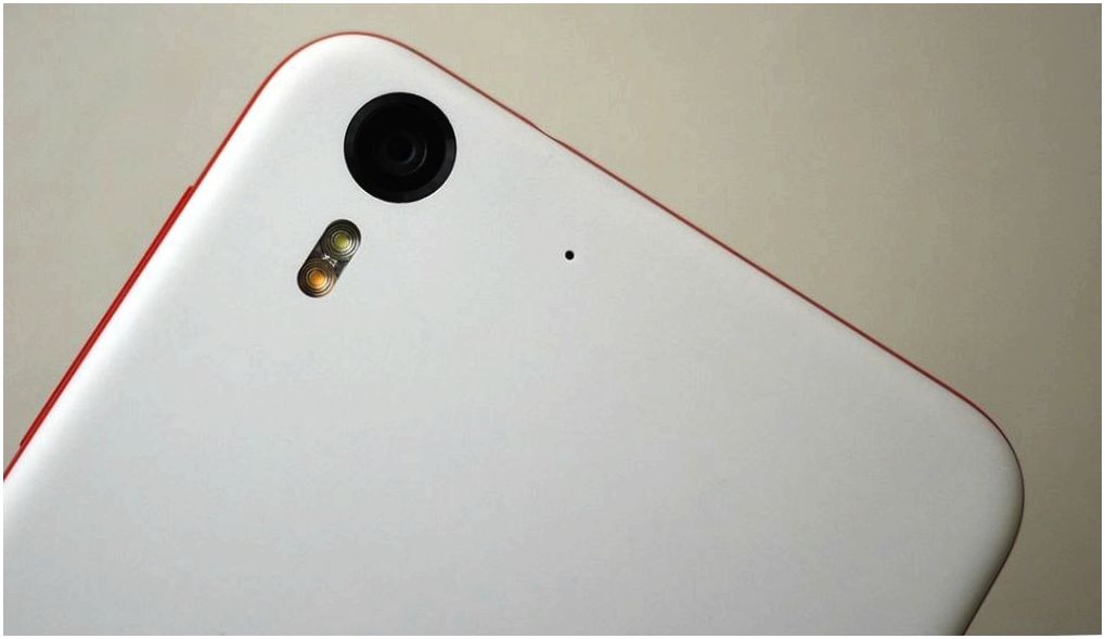 Обзор смартфона HTC Desire Eye: самый "глазастый"