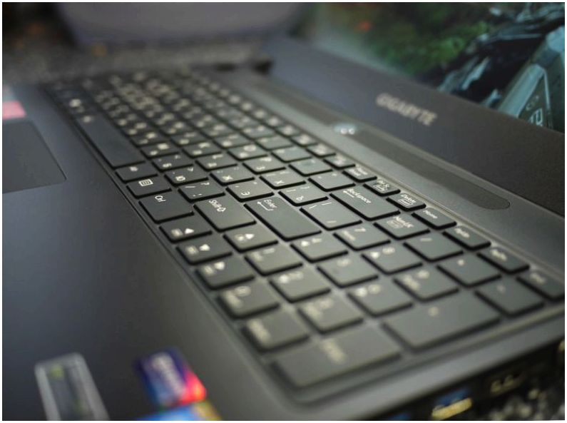 Геймер в деловом костюме. Обзор ноутбука Gigabyte P35K