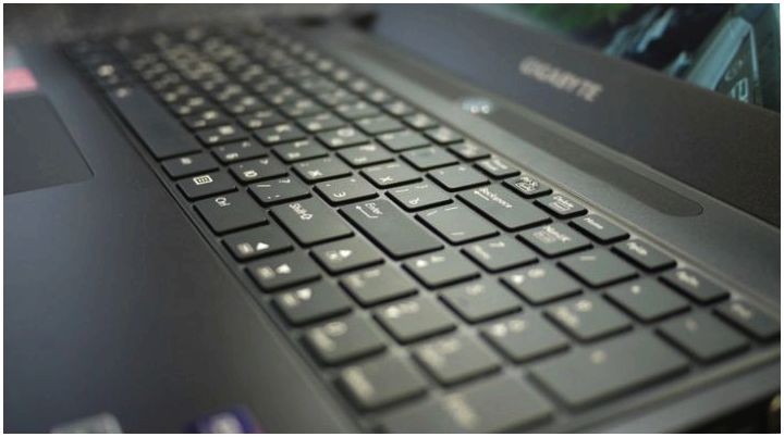 Геймер в деловом костюме. Обзор ноутбука Gigabyte P35K