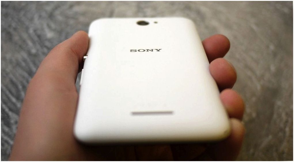 Обзор смартфона Sony Xperia E4: "простачок" для развлечений