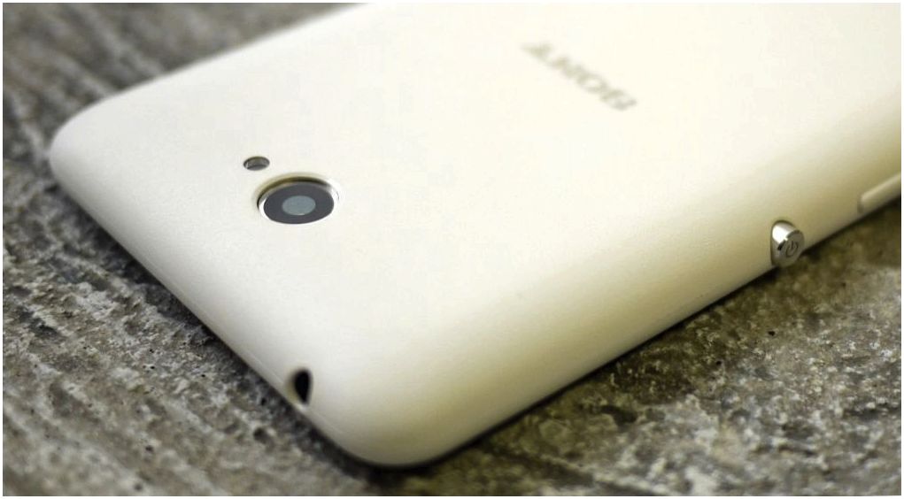 Обзор смартфона Sony Xperia E4: "простачок" для развлечений