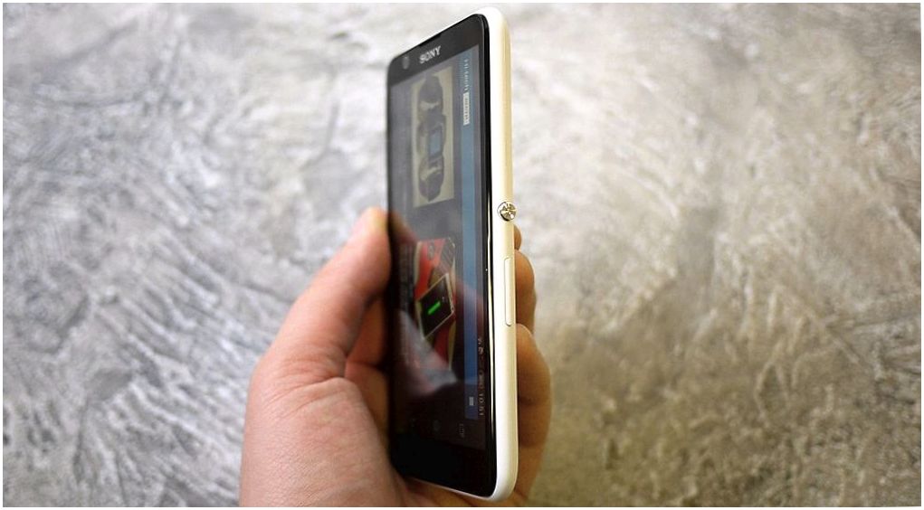 Обзор смартфона Sony Xperia E4: "простачок" для развлечений