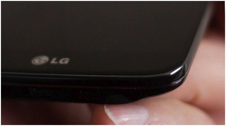 Где у него кнопка? Обзор смартфона LG G2