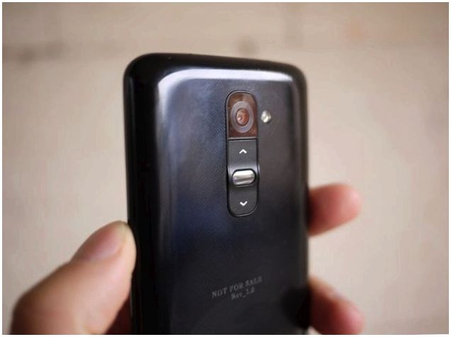Где у него кнопка? Обзор смартфона LG G2