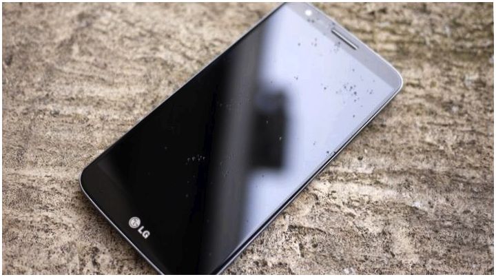 Где у него кнопка? Обзор смартфона LG G2