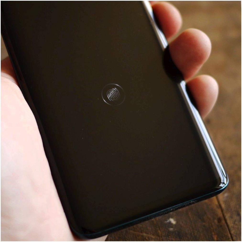 Обзор смартфона Huawei Mate 20 Pro: удобные инновации