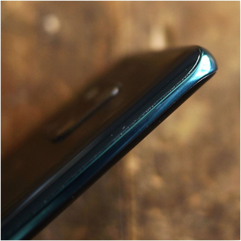 Обзор смартфона Huawei Mate 20 Pro: удобные инновации