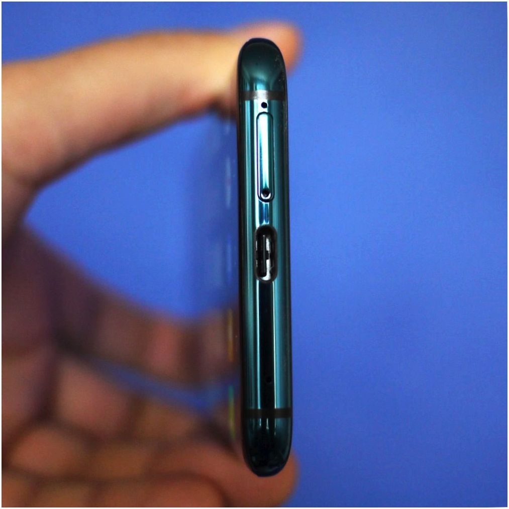 Обзор смартфона Huawei Mate 20 Pro: удобные инновации