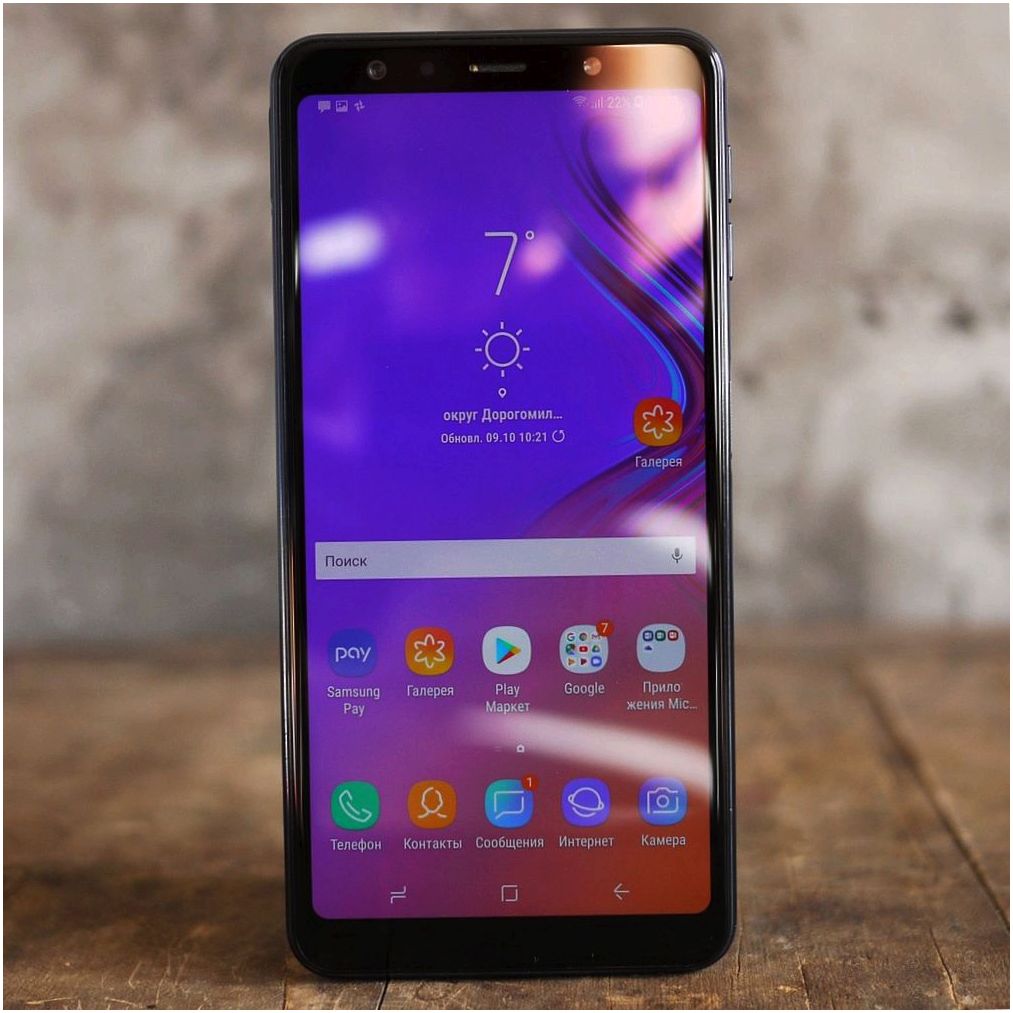Обзор Samsung Galaxy A7 2018: не "золотая" середина с необычной камерой