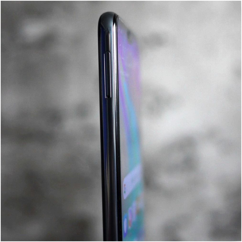 Обзор смартфона Huawei P20: машинный разум на службе у камер