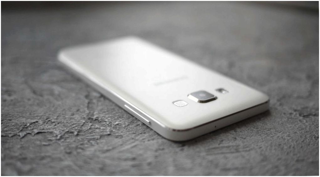 Обзор смартфона Samsung Galaxy A3: стильный "середнячок"