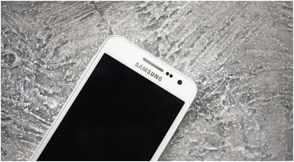 Обзор смартфона Samsung Galaxy A3: стильный "середнячок"