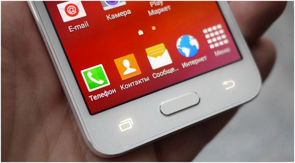 Обзор смартфона Samsung Galaxy A3: стильный "середнячок"