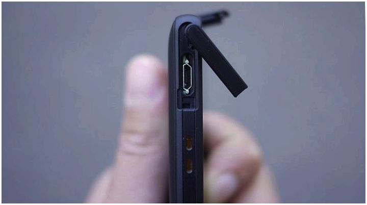 Герой-подводник. Обзор смартфона Sony Xperia ZR