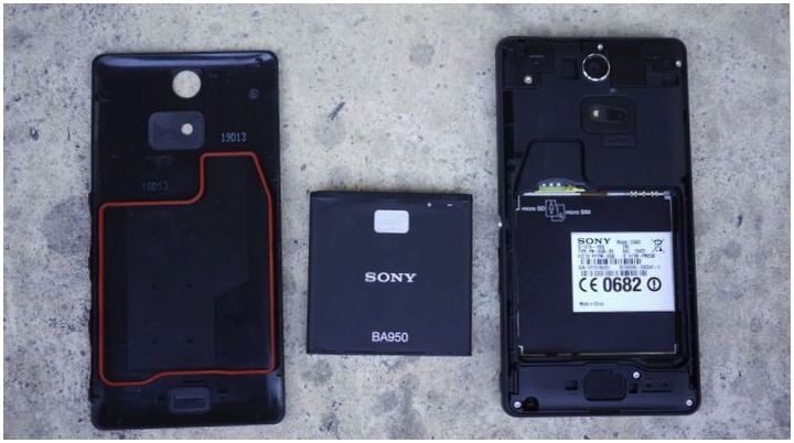 Герой-подводник. Обзор смартфона Sony Xperia ZR