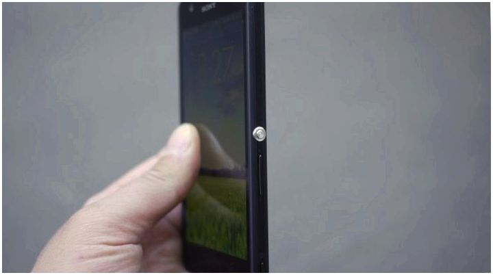 Герой-подводник. Обзор смартфона Sony Xperia ZR