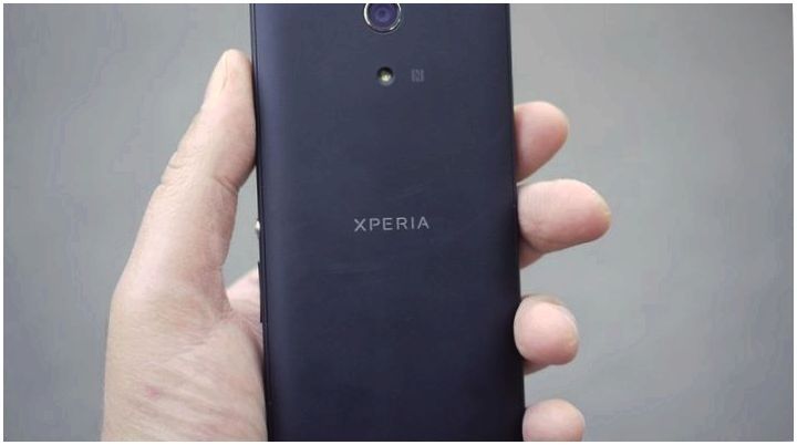 Герой-подводник. Обзор смартфона Sony Xperia ZR