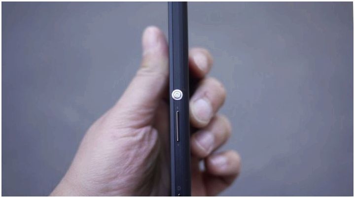 Герой-подводник. Обзор смартфона Sony Xperia ZR