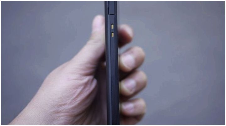 Герой-подводник. Обзор смартфона Sony Xperia ZR