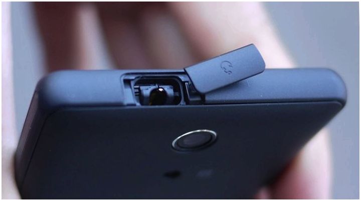 Герой-подводник. Обзор смартфона Sony Xperia ZR