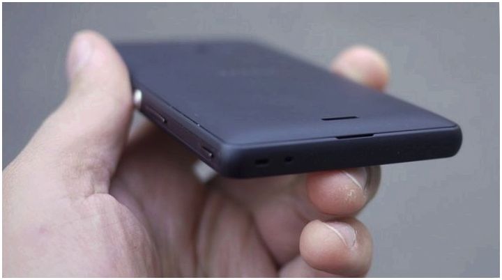 Герой-подводник. Обзор смартфона Sony Xperia ZR