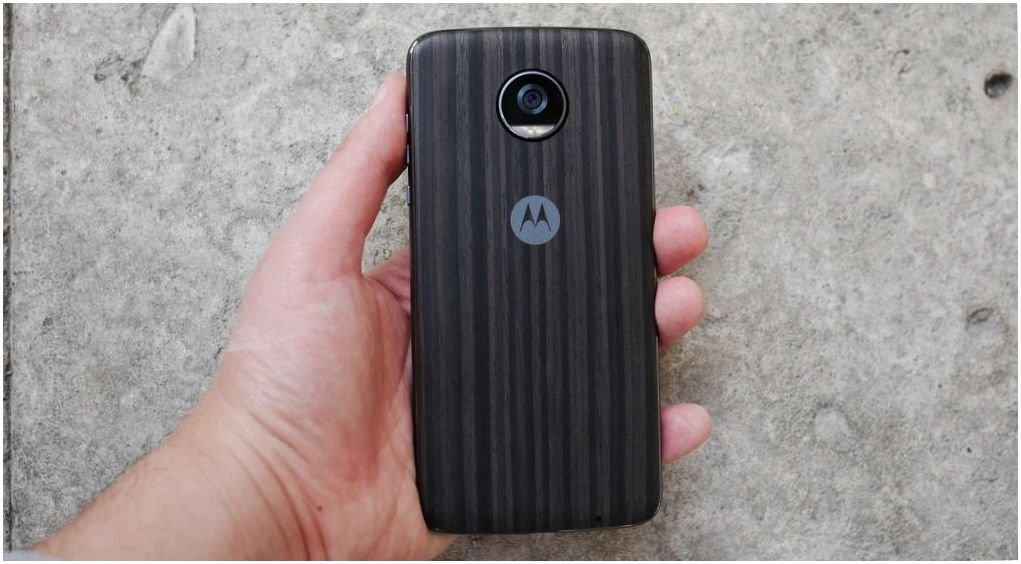 Обзор модульного смартфона Lenovo Moto Z2 Play: средний класс с приставками