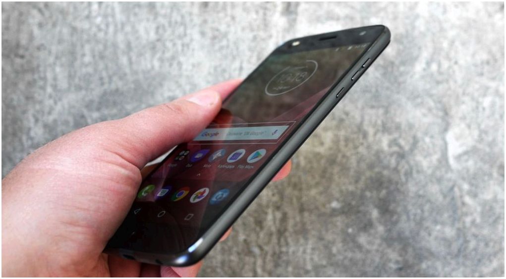 Обзор модульного смартфона Lenovo Moto Z2 Play: средний класс с приставками