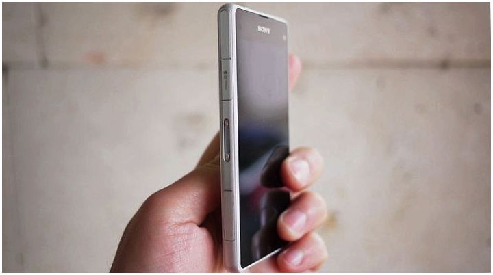 Концентрированный "флагман". Обзор смартфона Sony Xperia Z1 Compact (концентрировать, флагман, обзор, смартфона) Концентрированный "флагман". Обзор смартфона Sony Xperia Z1 Compact