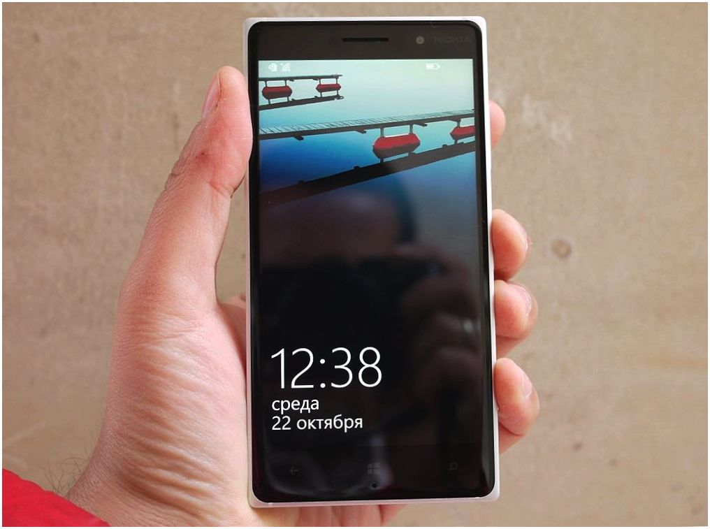 Обзор смартфона Nokia Lumia 830: середнячок с внешностью флагмана