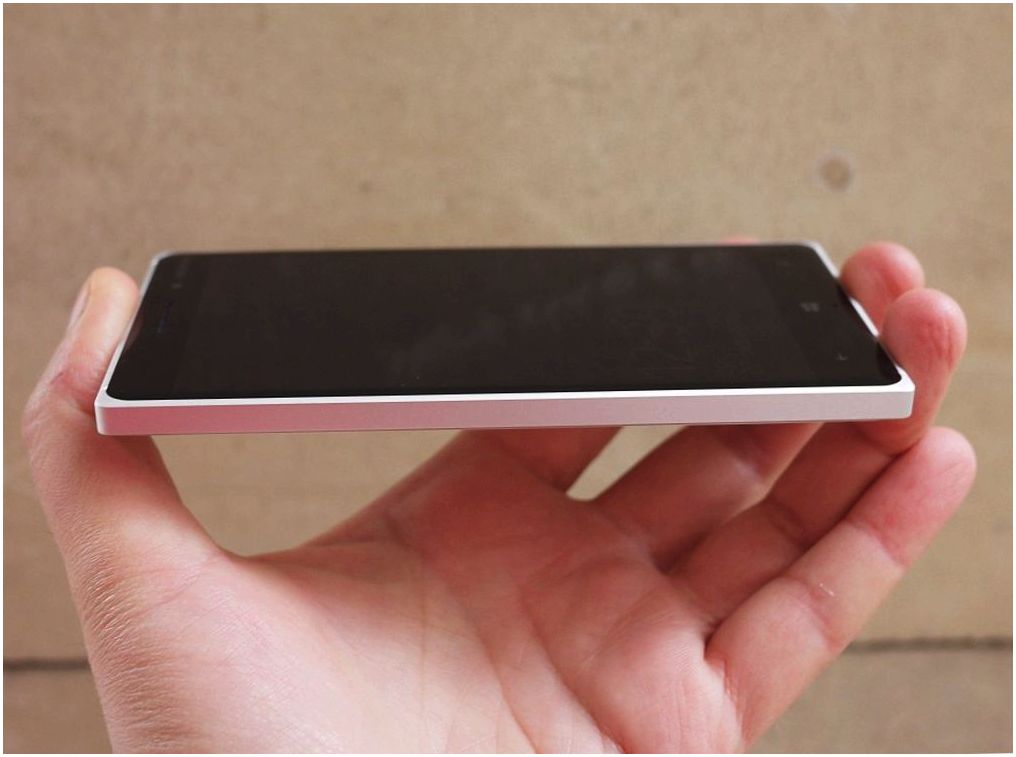 Обзор смартфона Nokia Lumia 830: середнячок с внешностью флагмана