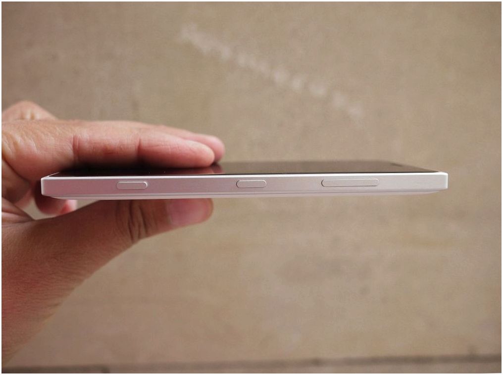 Обзор смартфона Nokia Lumia 830: середнячок с внешностью флагмана