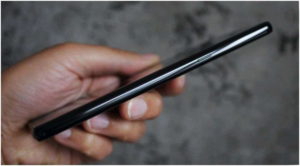 Обзор смартфона Samsung Galaxy Note 8: "безграничный" суперфлагман (обзор, смартфона, samsung, galaxy, note) Обзор смартфона Samsung Galaxy Note 8: "безграничный" суперфлагман