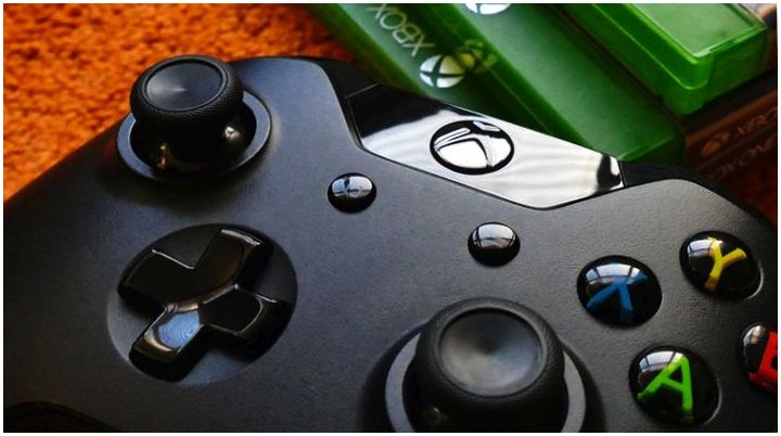 Названа цена на первый комплект клавиатуры и мышки для Xbox