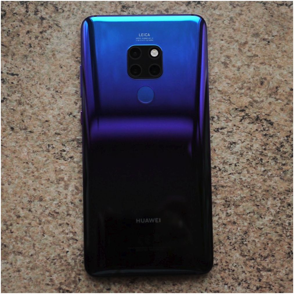 Обзор смартфона Huawei Mate 20: тройная камера, удвоенный "интеллект"