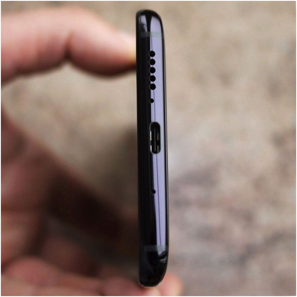Обзор смартфона Huawei Mate 20: тройная камера, удвоенный "интеллект"