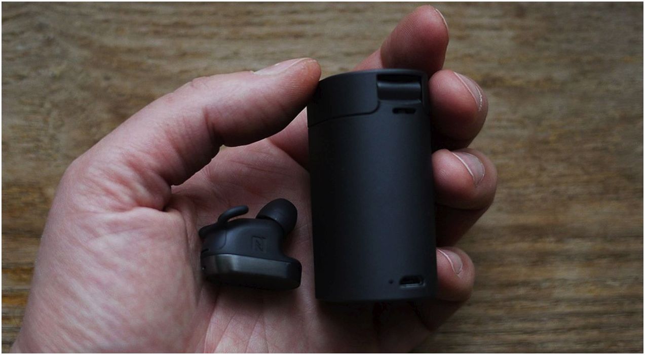 Обзор "умной" гарнитуры Sony Xperia Ear: слышу голоса