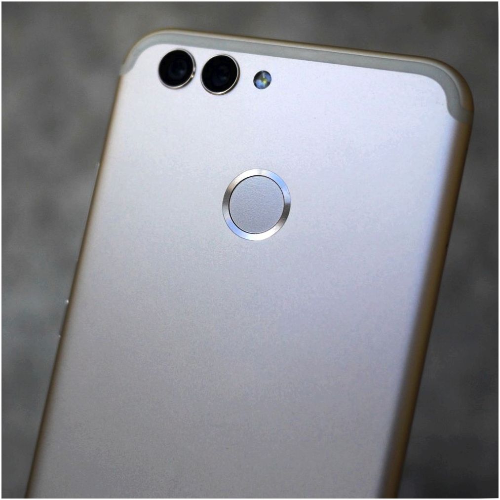 Обзор смартфона Huawei Nova 2: компактный "портретист"