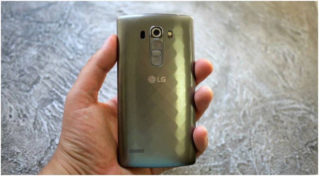 Обзор смартфона LG G4s: кожзаменитель