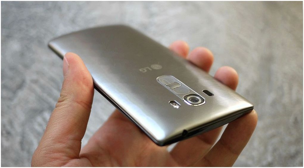 Обзор смартфона LG G4s: кожзаменитель