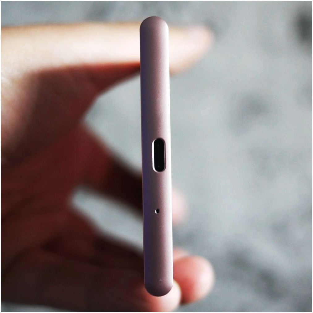 Обзор смартфона Sony Xperia XZ1: верность стилю (обзор, смартфона, sony, xperia) Обзор смартфона Sony Xperia XZ1: верность стилю