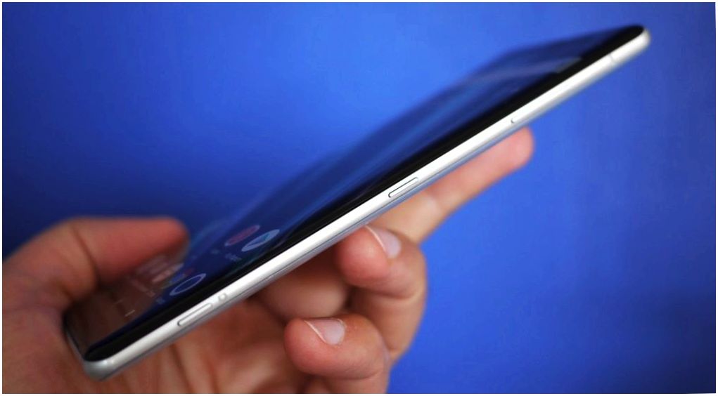 Обзор смартфона Sony Xperia XZ3: OLED в чувствительных рамках (обзор, смартфона, sony, xperia) Обзор смартфона Sony Xperia XZ3: OLED в чувствительных рамках